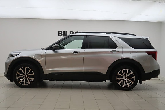 Ford Explorer 2 of 5