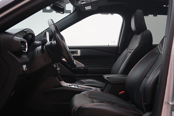 Ford Explorer 4 of 5