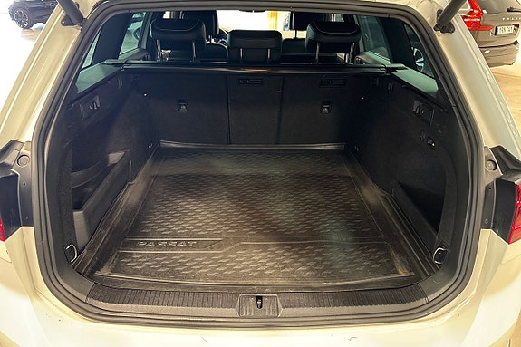 Volkswagen Passat Alltrack 15 of 29