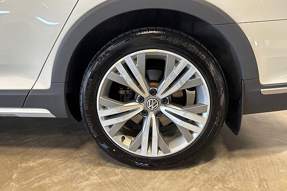 Volkswagen Passat Alltrack 28 of 29