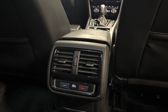Volkswagen Passat Alltrack 18 of 29