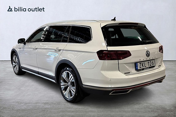Volkswagen Passat Alltrack 2 of 29