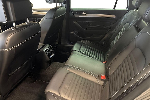 Volkswagen Passat Alltrack 14 of 29