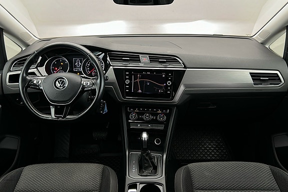 Volkswagen Touran 6 of 24