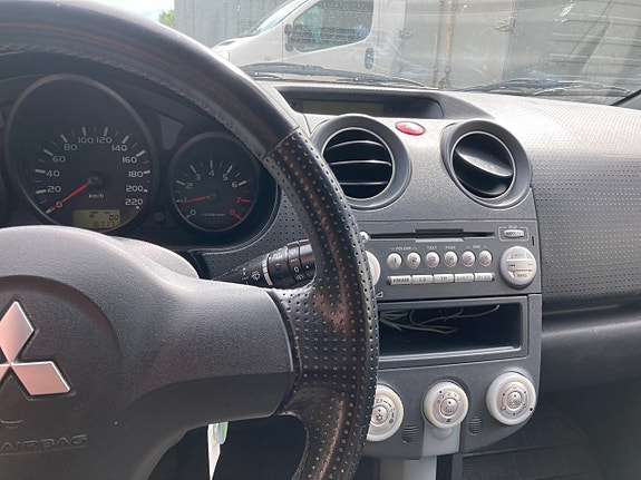Mitsubishi Colt 9 of 9