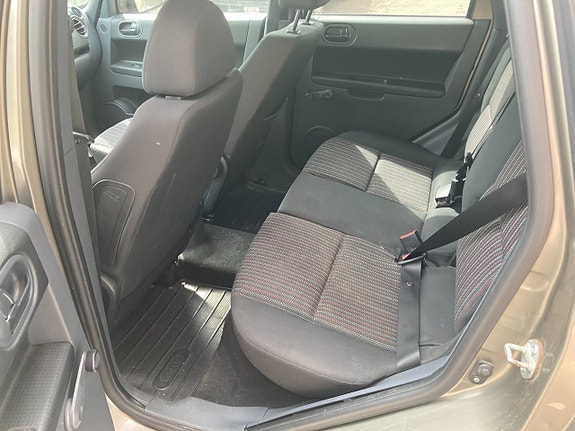 Mitsubishi Colt 8 of 9