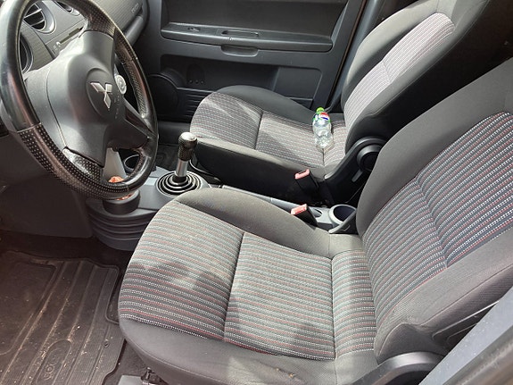 Mitsubishi Colt 4 of 5