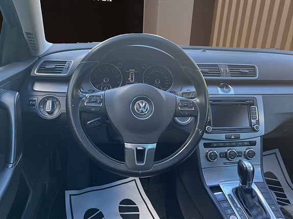 Volkswagen Passat 10 of 18