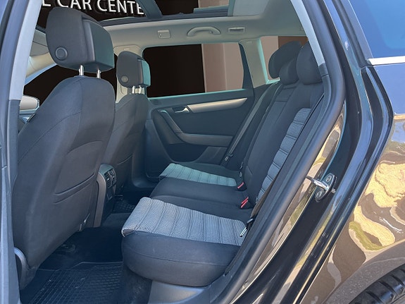 Volkswagen Passat 12 of 18