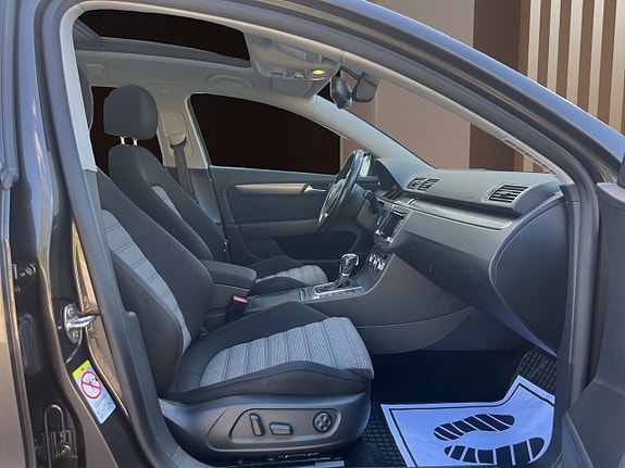 Volkswagen Passat 16 of 18