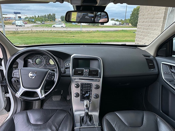 Volvo XC60 5 of 18