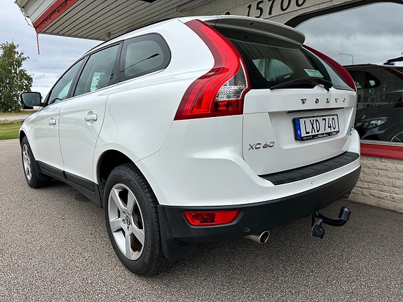 Volvo XC60 3 of 18