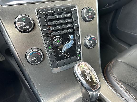 Volvo XC60 10 of 18
