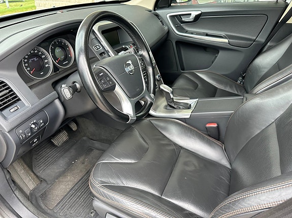 Volvo XC60 4 of 18