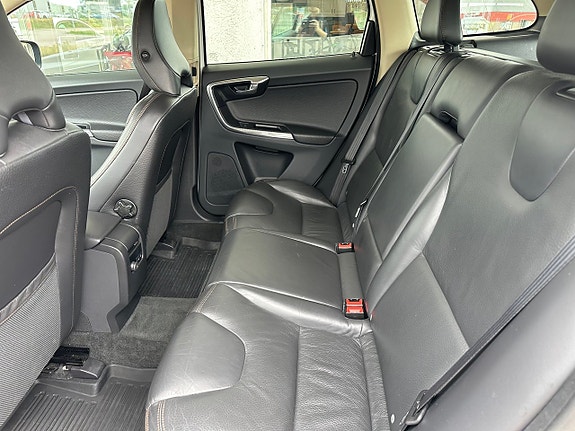 Volvo XC60 6 of 18