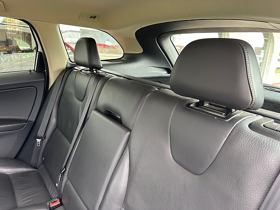 Volvo XC60 14 of 18