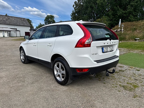 Volvo XC60 3 of 5