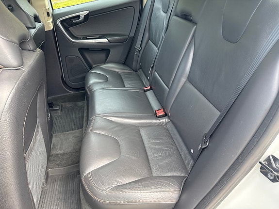 Volvo XC60 8 of 18