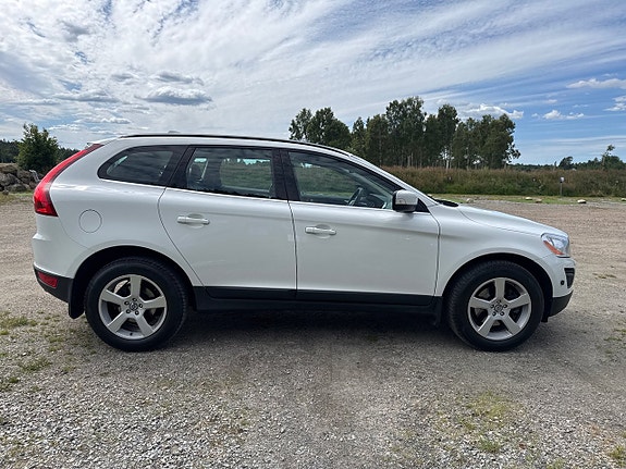 Volvo XC60 12 of 18