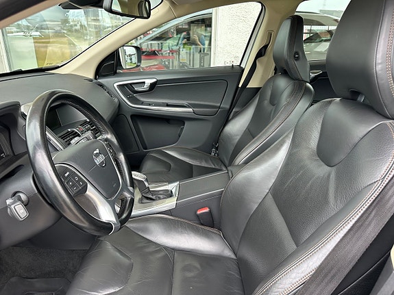 Volvo XC60 11 of 18