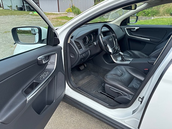 Volvo XC60 4 of 5