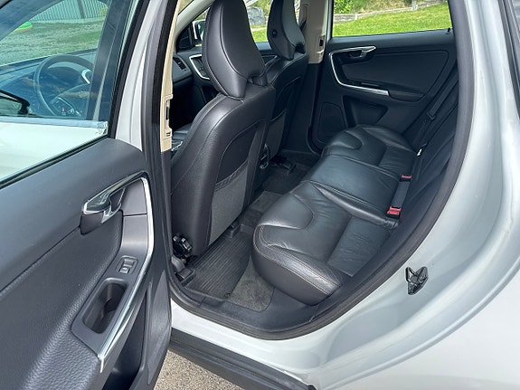 Volvo XC60 6 of 18
