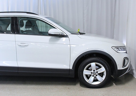 Volkswagen T-Roc 3 of 5