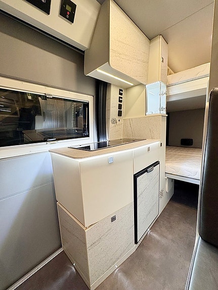 Robeta Ares 540 5-bältad 6-bäddar Popup-tak Lithium Solcell Inverter 15 of 30