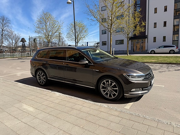 Volkswagen Passat 2 of 5