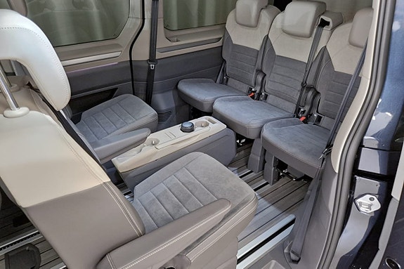 Volkswagen Multivan 10 of 21