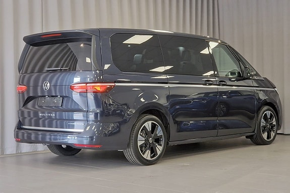 Volkswagen Multivan 5 of 5