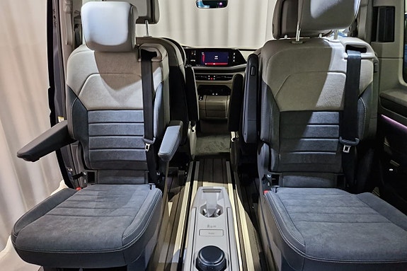 Volkswagen Multivan 12 of 21