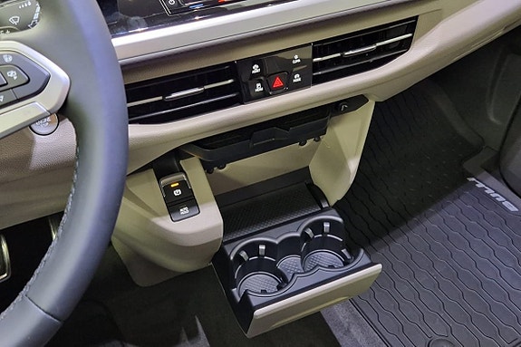 Volkswagen Multivan 21 of 21