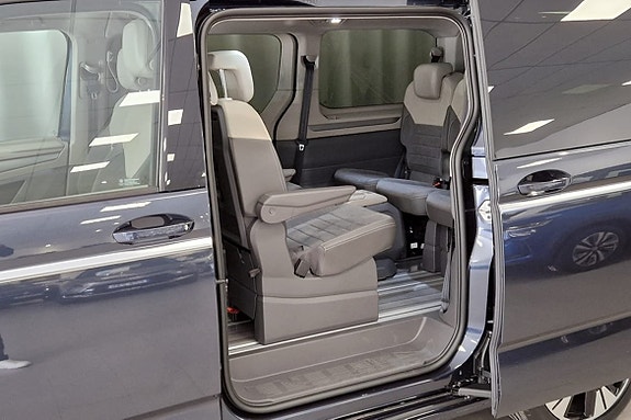 Volkswagen Multivan 9 of 21