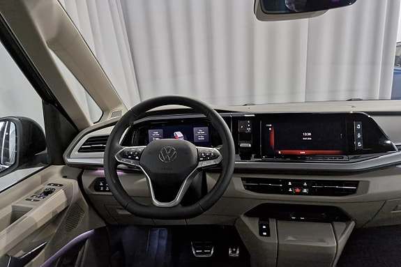 Volkswagen Multivan 16 of 21