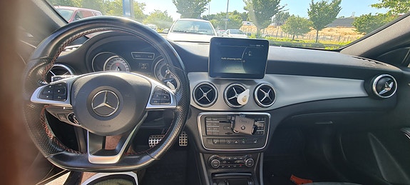 Mercedes-Benz CLA200 3 of 5