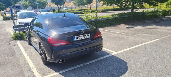 Mercedes-Benz CLA200 2 of 5