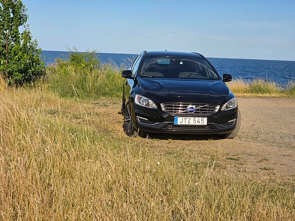 Volvo V60 2 of 5