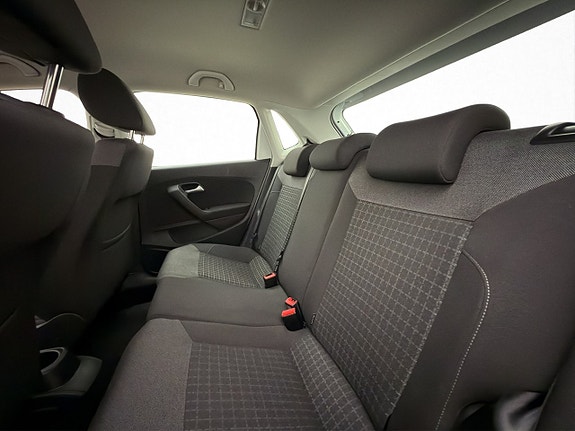 Volkswagen Polo 16 of 26