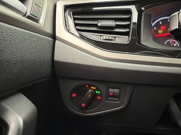 Volkswagen Polo 17 of 29