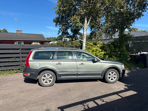 Volvo XC70 2 of 4