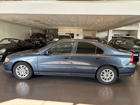 Volvo S60 2 of 5