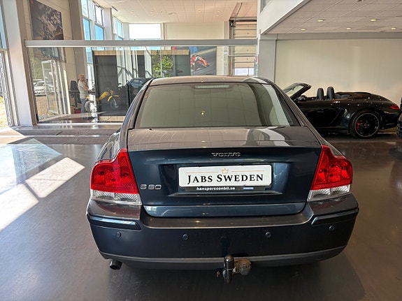 Volvo S60 4 of 5