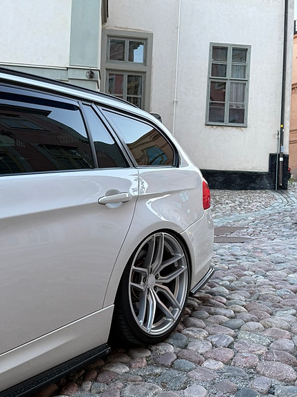 BMW 330d 5 of 5