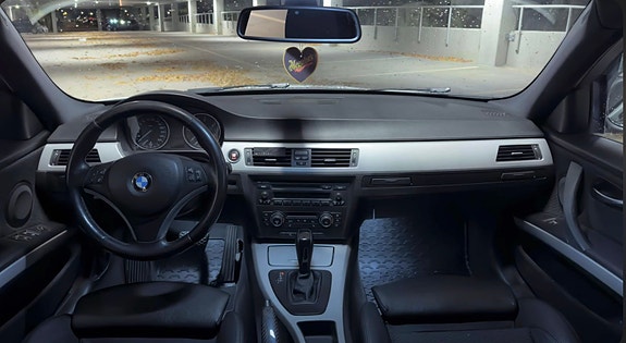 BMW 330d 10 of 11