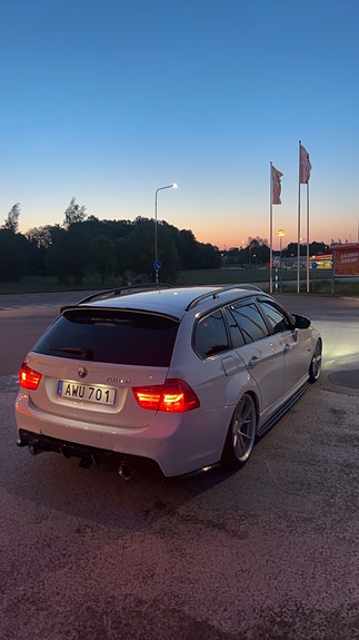 BMW 330d 9 of 11