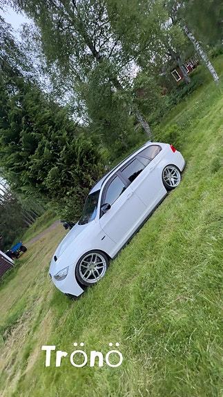 BMW 330d 8 of 11