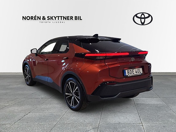 Toyota C-HR 3 of 11