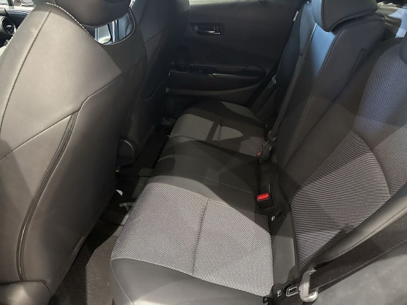 Toyota C-HR 8 of 11