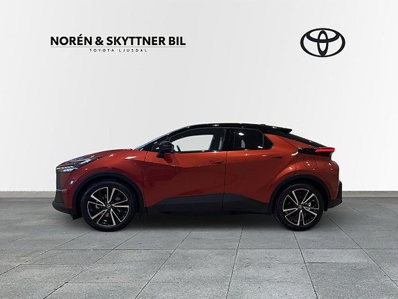 Toyota C-HR 4 of 11